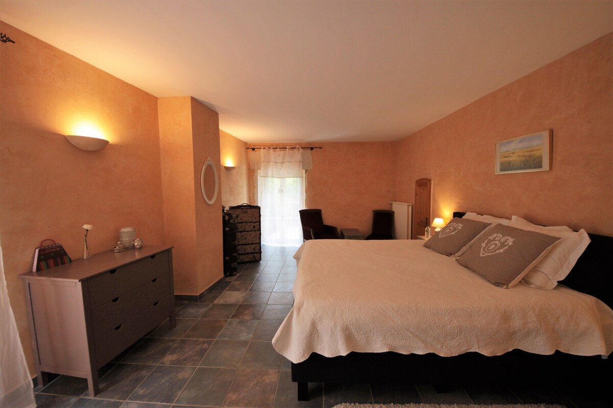 Doppelzimmer (Josephine) | Schreibtisch, Verdunkelungsvorhänge, Bügeleisen/Bügelbrett