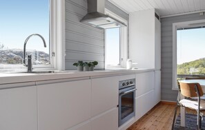 Réfrigérateur, plaque de cuisson, lave-vaisselle, cafetière/bouilloire
