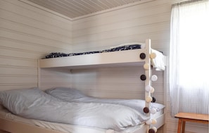 3 bedrooms, travel crib, free WiFi