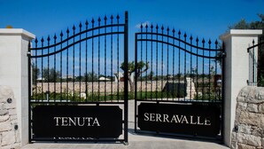 A gated entrance with "TENUTA" and "SERRAVALLE" signs. - Serravalle Relais & Country Villa (Chiaramonte Gulfi)