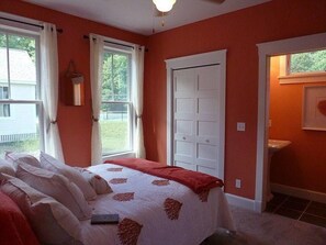 Room - Quiet Cottage On Dead End Street - Comes With Golf Cart! (Wells)