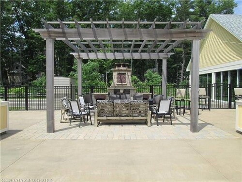 Two Bedroom, One Bathroom Cottage Next to Clubhouse & Pools