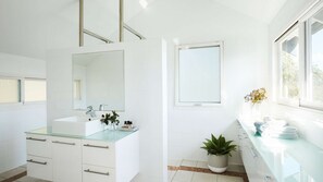 シャワー、ヘアドライヤー