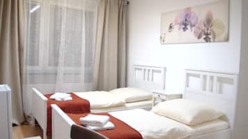 Doppelzimmer, Gemeinschaftsbad | Schallisolierte Zimmer, Bügeleisen/Bügelbrett, kostenloses WLAN