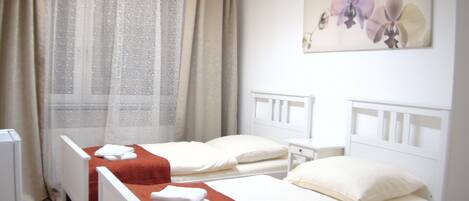 Quarto casal, banheiro compartilhado | Quartos à prova de som, ferros/tábuas de passar roupa, Wi-Fi de cortesia