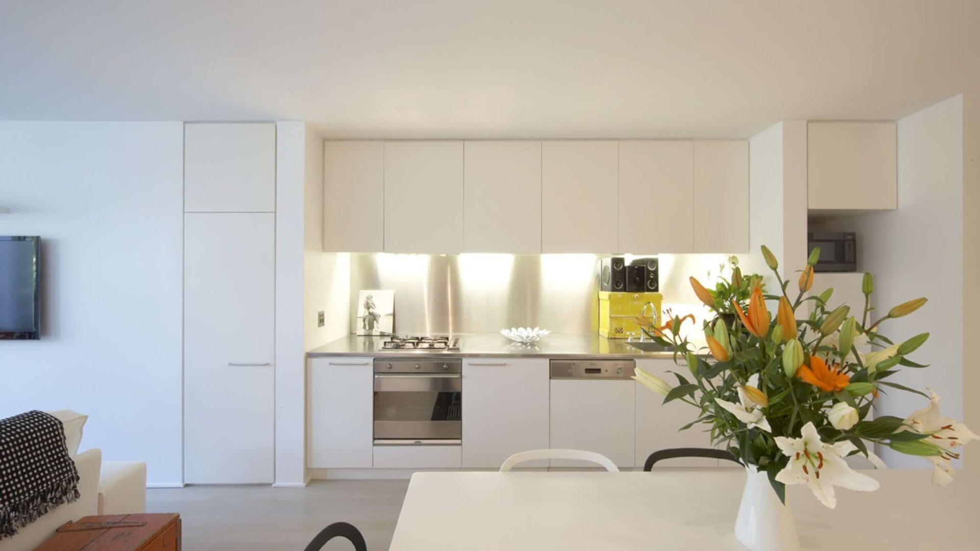 Apartment Two by Contemporary Hotels — image 5