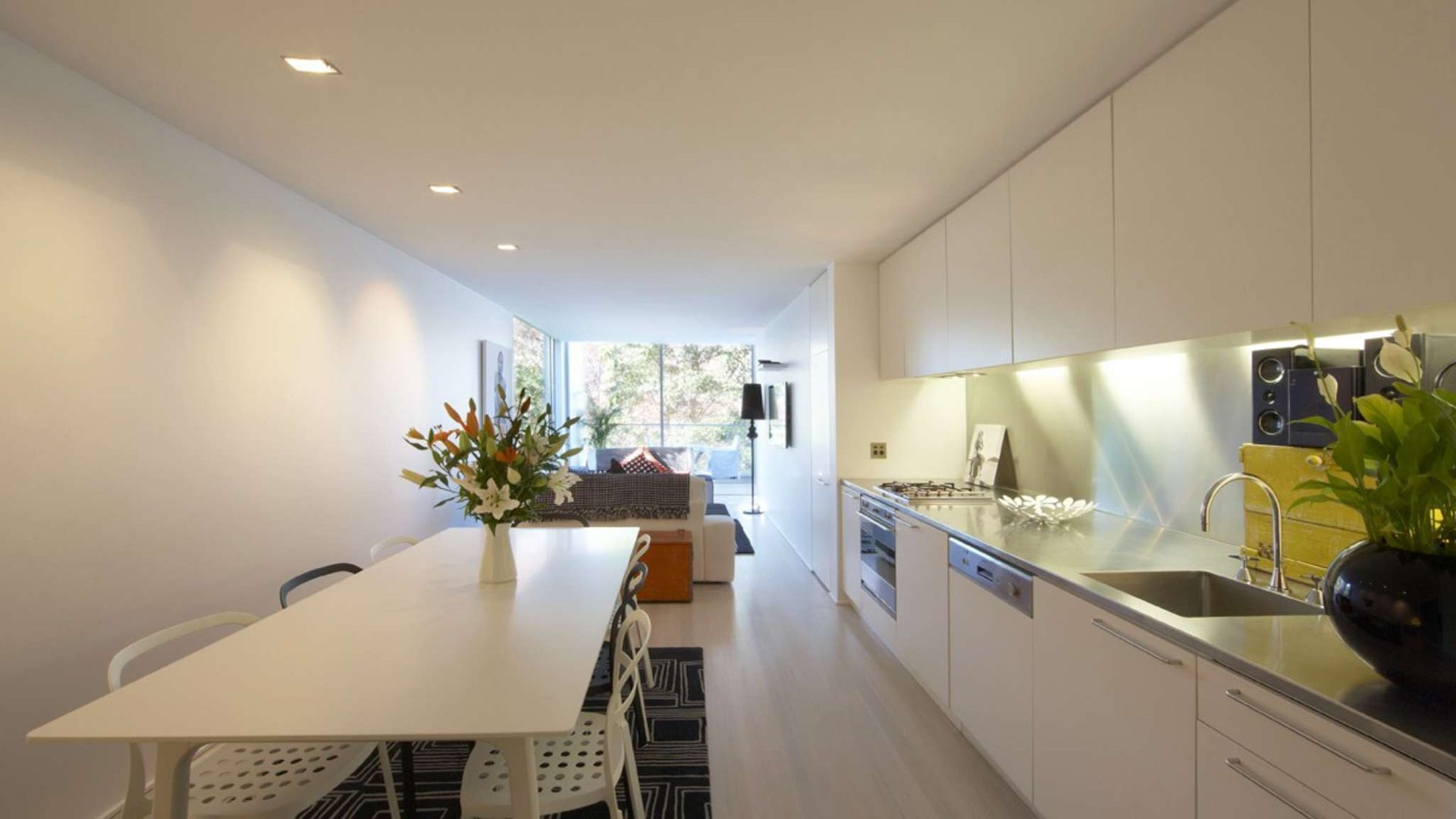 Apartment Two by Contemporary Hotels — image 8