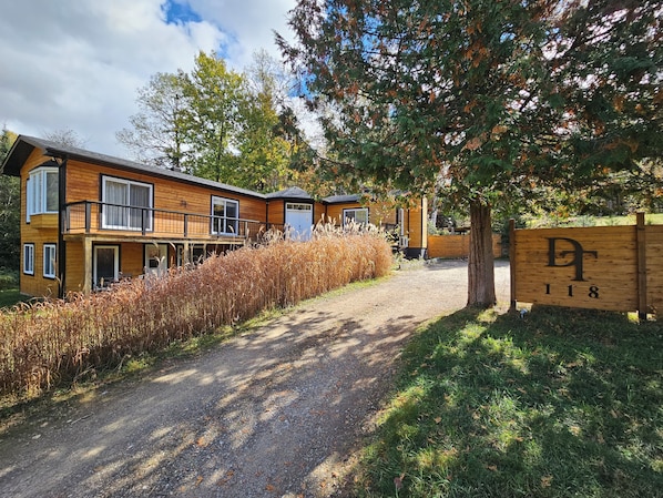 Front of property - Le DEN de Tremblant (Mont-Tremblant)