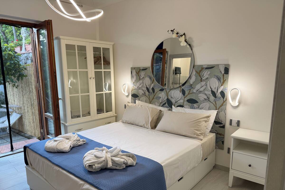 ห้องดีลักซ์ดับเบิล | 2 ห้องนอน, เครื่องนอนระดับพรีเมียม,   ผ้านวมขนเป็ด, โต๊ะทำงาน