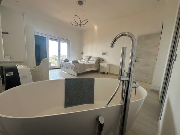 Chambre romantique | 2 chambres, literie de qualité, couette en duvet, décor unique