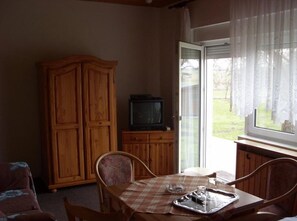 Tweepersoonskamer | Een bureau, gratis wifi, beddengoed, rolstoeltoegang
