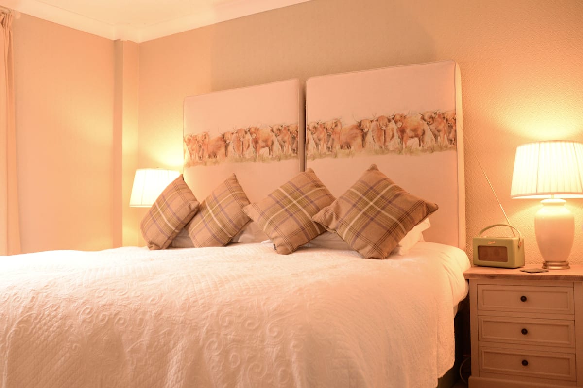 Habitación doble (Courtyard View Room) | Tabla de planchar con plancha, wifi gratis y ropa de cama