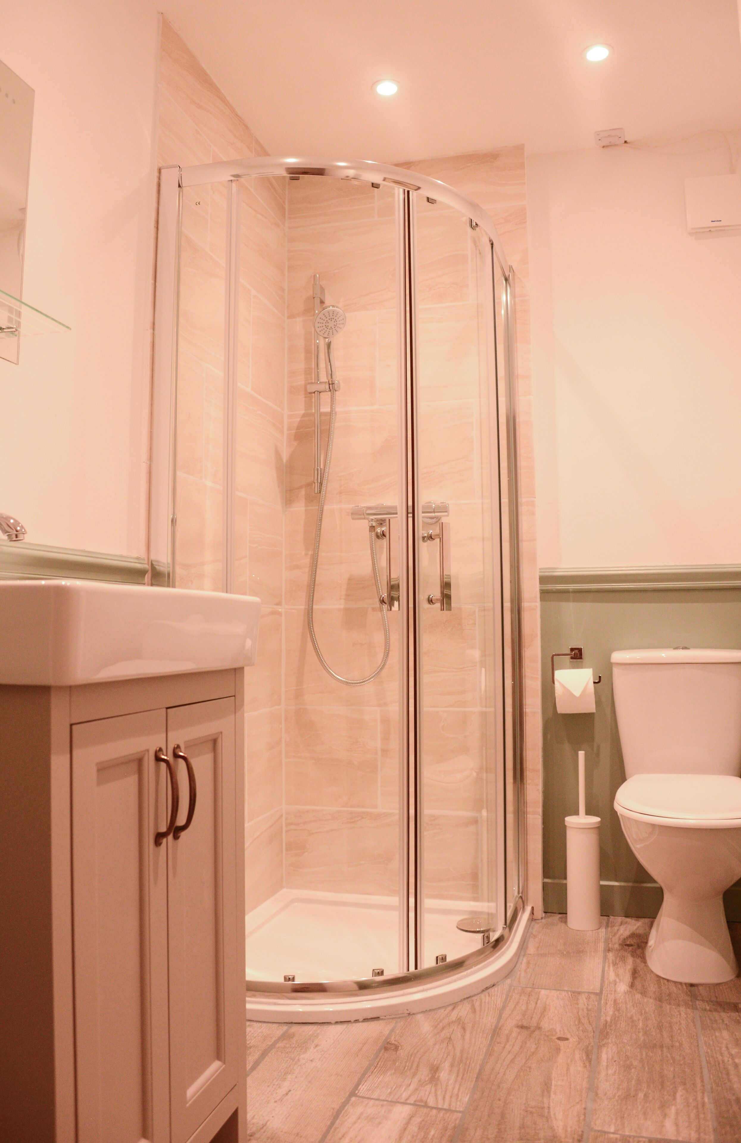 single room, private bathroom | bathroom | free toiletries, hair dryer, bathrobes, towels