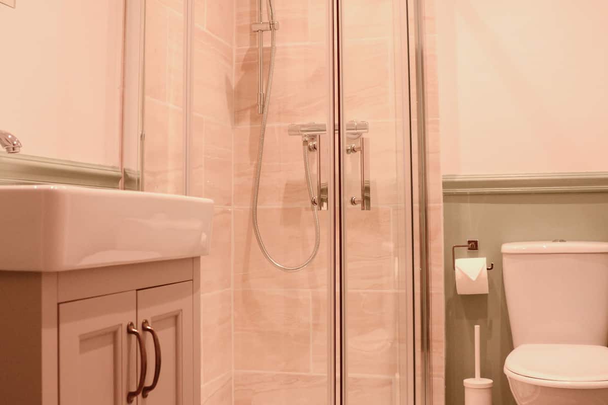 single room, private bathroom | bathroom | free toiletries, hair dryer, bathrobes, towels