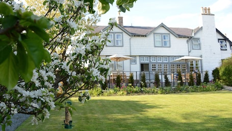 Exterior. Scourie Hotel