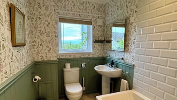 Double Room (Courtyard View Room) | Bathroom | Free toiletries, hair dryer, towels