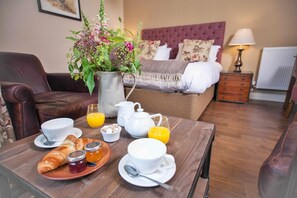 Aperto a colazione, pranzo e cena, cucina locale e internazionale 