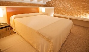 Departamento, 2 habitaciones, vista al jardín | Caja de seguridad en la habitación y decoración personalizada 