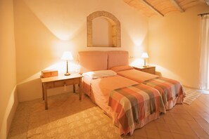 Apartemen Keluarga, 2 kamar tidur, pemandangan kebun, area taman | Brankas dan didekorasi berbeda-beda