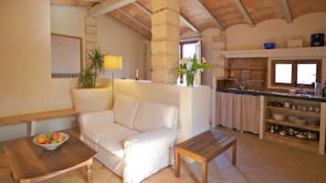 Departamento, 2 habitaciones, vista al jardín | Área de sala de estar