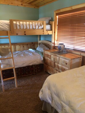 3 bedrooms, bed sheets
