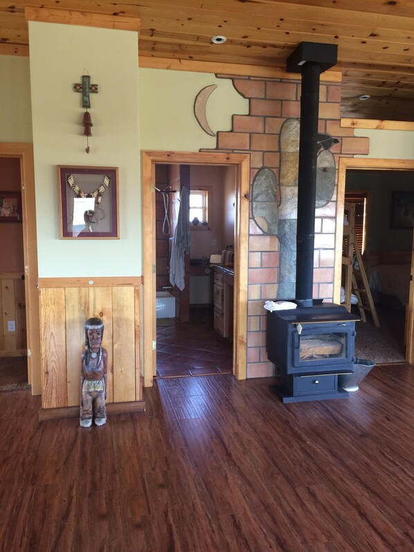 Interior - Off the Grid, secluded, Hamm's Hideaway (quemado)