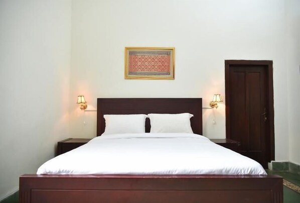 Habitación doble, 1 cama Queen size, para no fumadores | Escritorio 