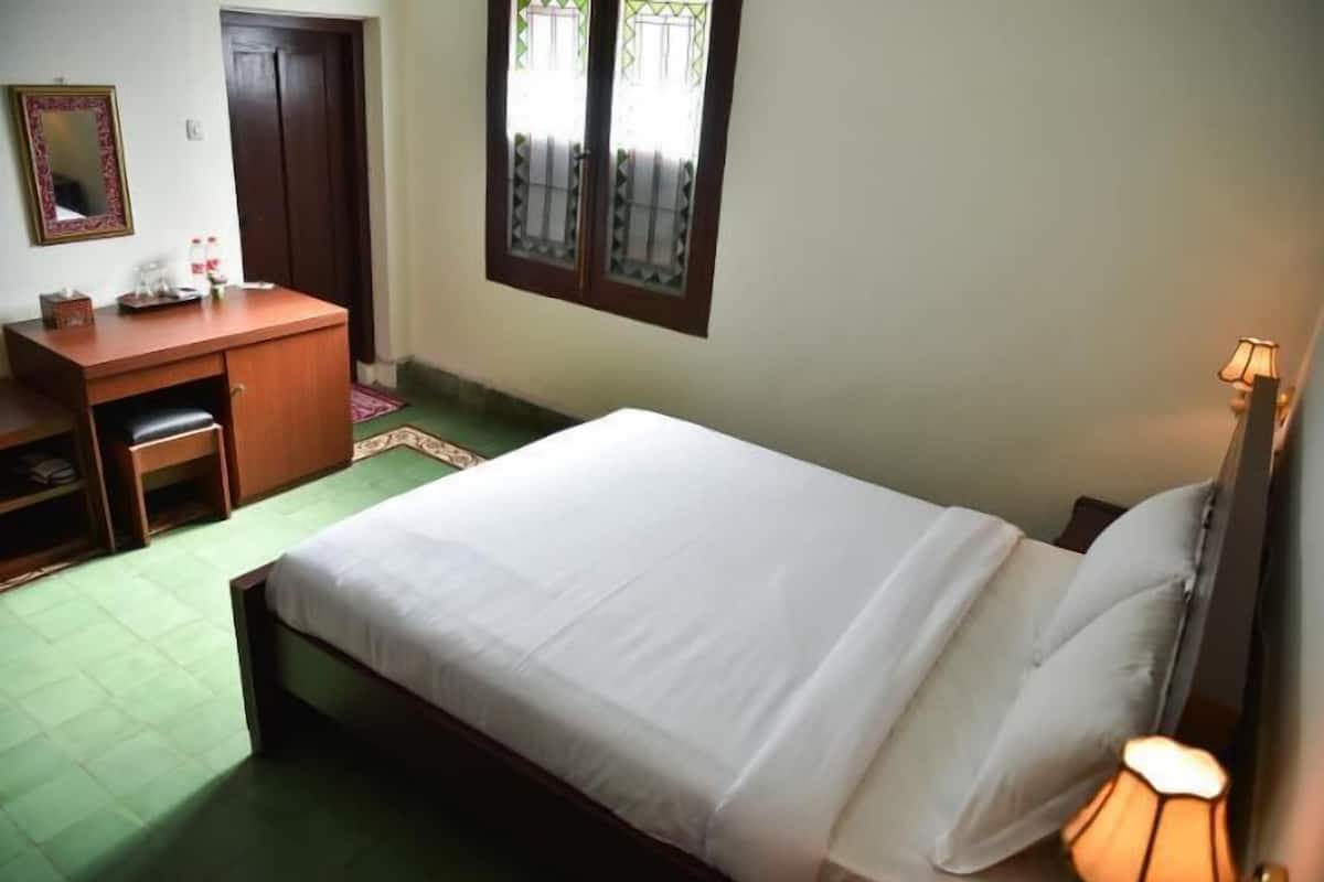 Double Room, 1 Queen Bed, Non Smoking | Desk