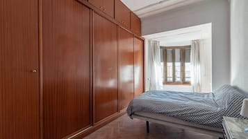 Kamer (Grande 2) | Een bureau, een strijkplank/strijkijzer, gratis wifi