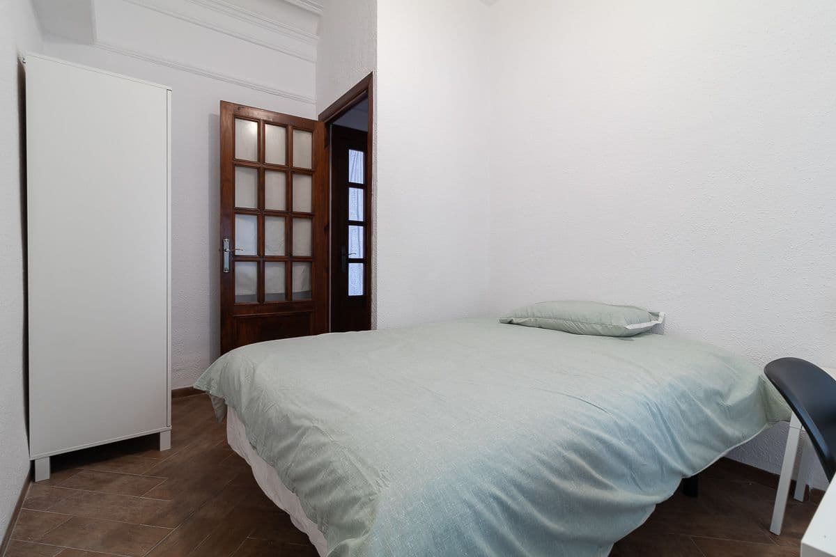 Room (Pasillo 2) | Desk, iron/ironing board, free WiFi