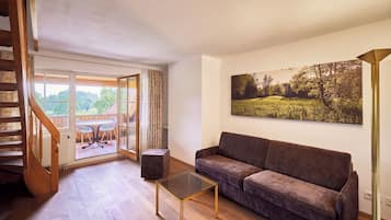 Comfort-Vierbettzimmer, Blick auf den Golfplatz | Minibar, Zimmersafe, Schreibtisch, VerdunkelungsvorhÀnge