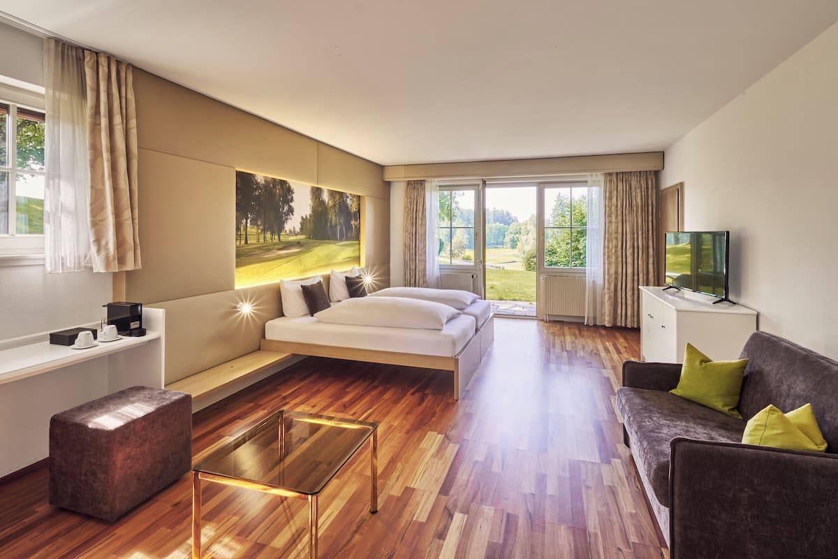 Deluxe Studio Suite, Golf View | Minibar, in-room safe, desk, blackout drapes