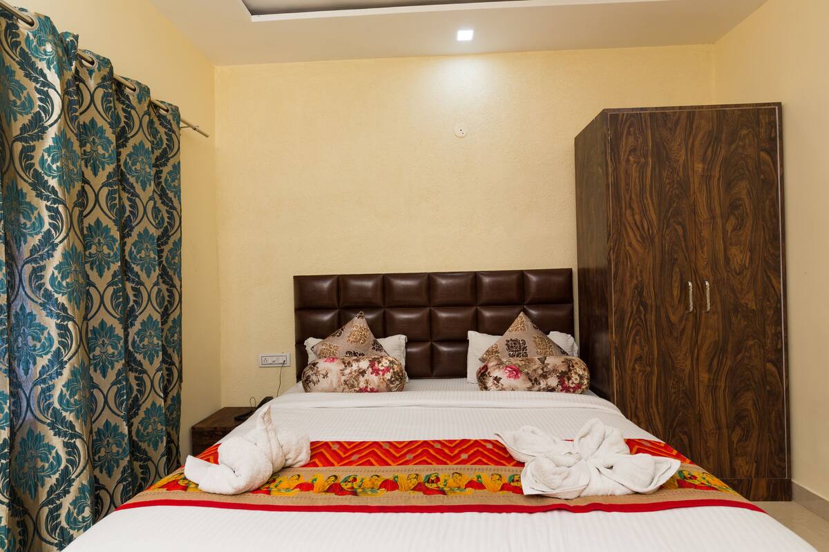 Deluxe Room, 1 King Bed, Non Smoking