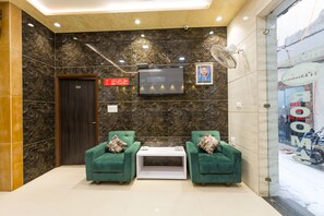 Lobby sitting area - Hotel Krishnas  (Amritsar)