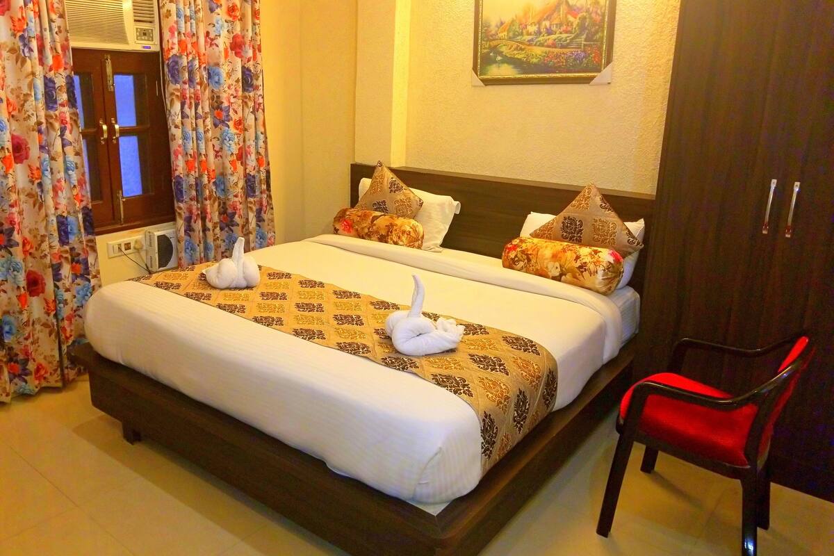 Deluxe Room, 1 King Bed, Balcony