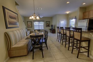 Townhome, 5 Bedrooms, Private Pool | In-room dining