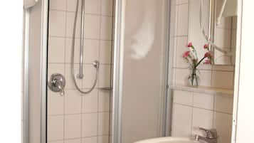 Kamar Double Comfort | Kamar mandi | Shower dan pengering rambut
