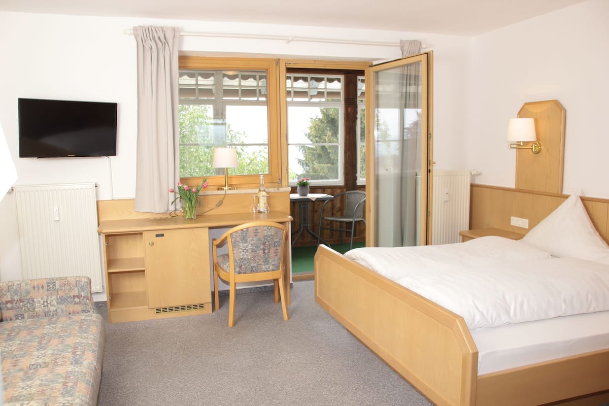 Comfort Double Room | Cots/infant beds, rollaway beds, free WiFi