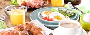 Breakfast meal - Hotel Garni Schönblick (Lindenberg im Allgaeu)