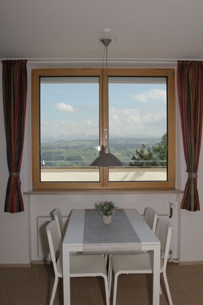 Condo (incl. 40€ cleaning fee) | Living area | Flat-screen TV