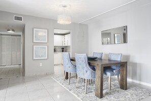Dining - Modern 2BR/2BA Ocean View Beach Condo STR-09902 (Sunny Isles Beach)