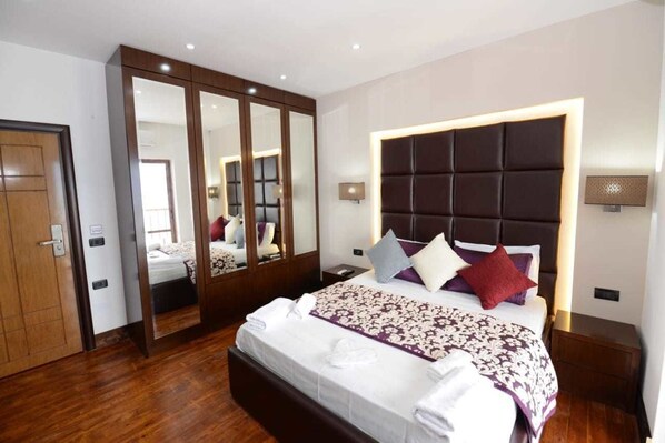 Presidential Room, Lake View