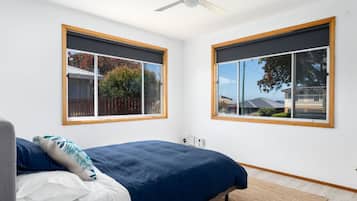 4 bedrooms, iron/ironing board, free WiFi, bed sheets