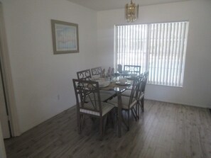 House, 4 Bedrooms, Private Pool | In-room dining
