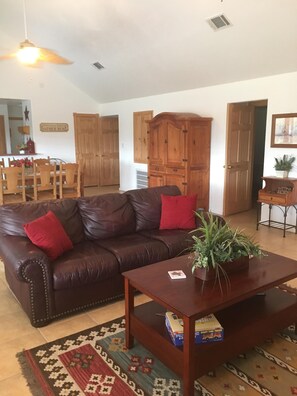 Smart TV, fireplace - Private Deck on the Guadalupe River!! Start your float on the Horseshoe here! (Canyon Lake)