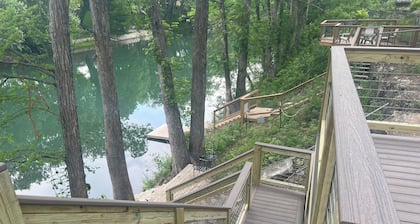 Private Deck on the Guadalupe River!! Start your float on the Horseshoe here!