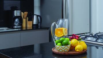 Apartemen Bisnis, 1 Tempat Tidur King, Bebas Asap Rokok, pemandangan kota | 1 kamar tidur, seprai katun Mesir, dan seprai premium