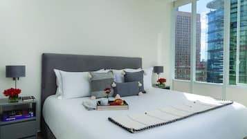 Business Apartment, 1 King Bed, Non Smoking, City View | Bathroom | Shower, designer toiletries, hair dryer, towels