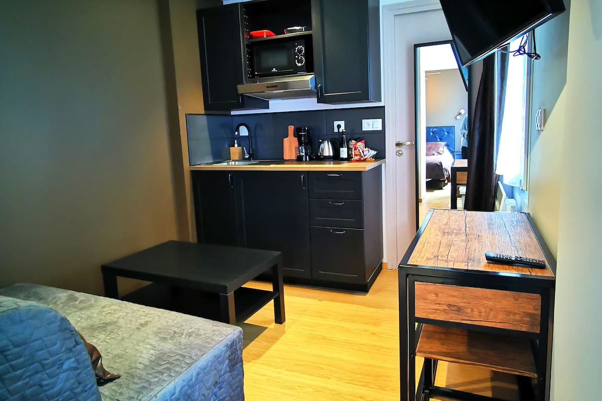Superior Cabin, Ensuite, Garden View (Balnéo et Hammam) | Shared kitchen | Mini-fridge, microwave, stovetop, coffee/tea maker