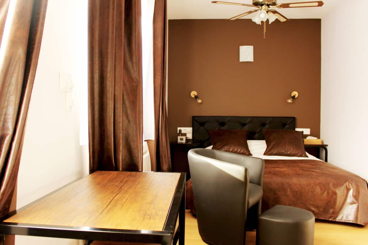 Studio Royal, bain à remous, vue jardin | 1 chambre, rideaux occultants, chambres insonorisées, Wi-Fi gratuit